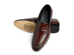 Noble Line Mehrun loafer shoe with visible logo on leather sole