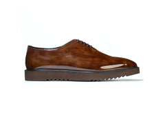 The Marcellus Cueřo Grand Atelier brown patent leather formal dress shoes side profile highlighting sleek silhouette and elegant sole design